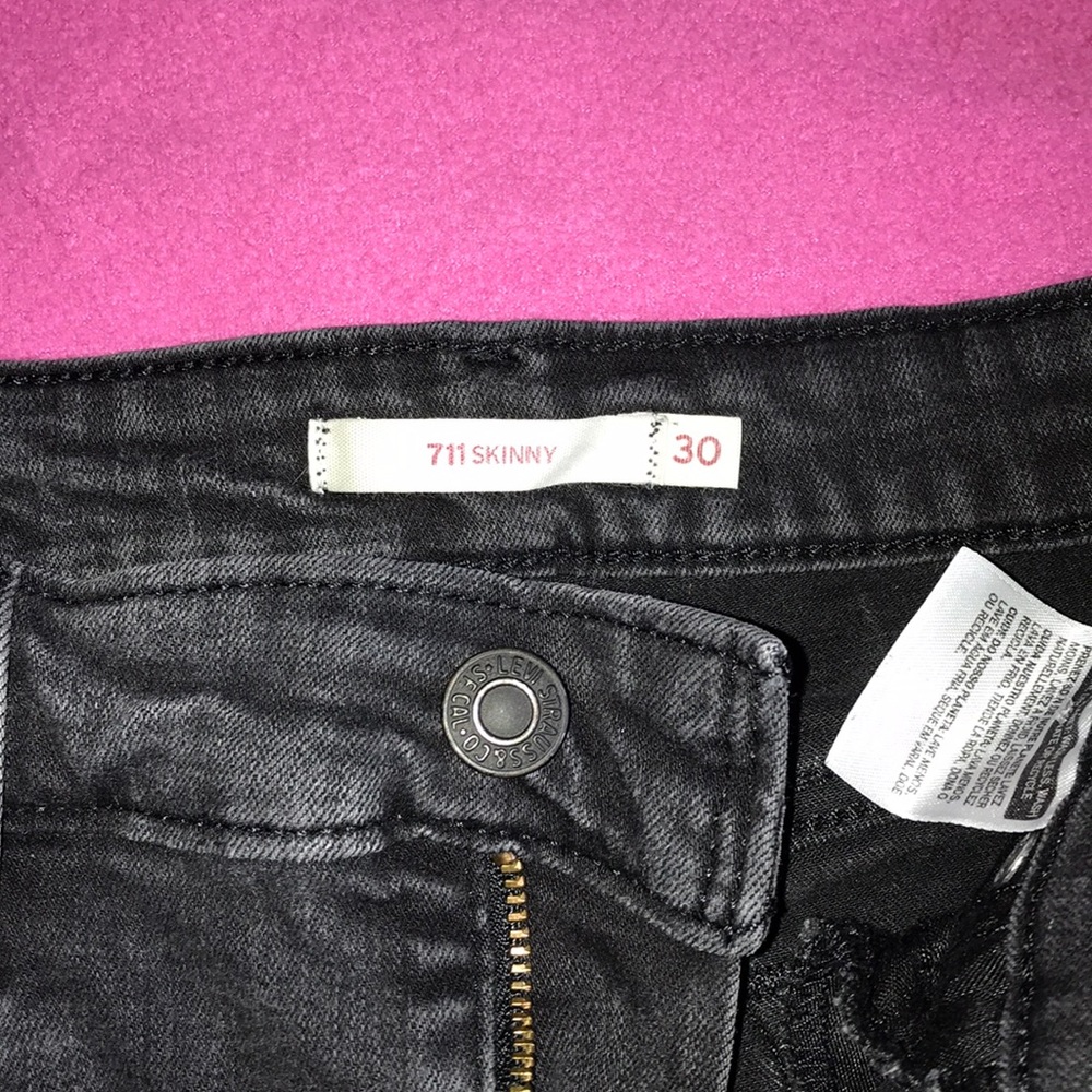🖤 Ripped 711 Levi’s Skinny Jeans 🖤